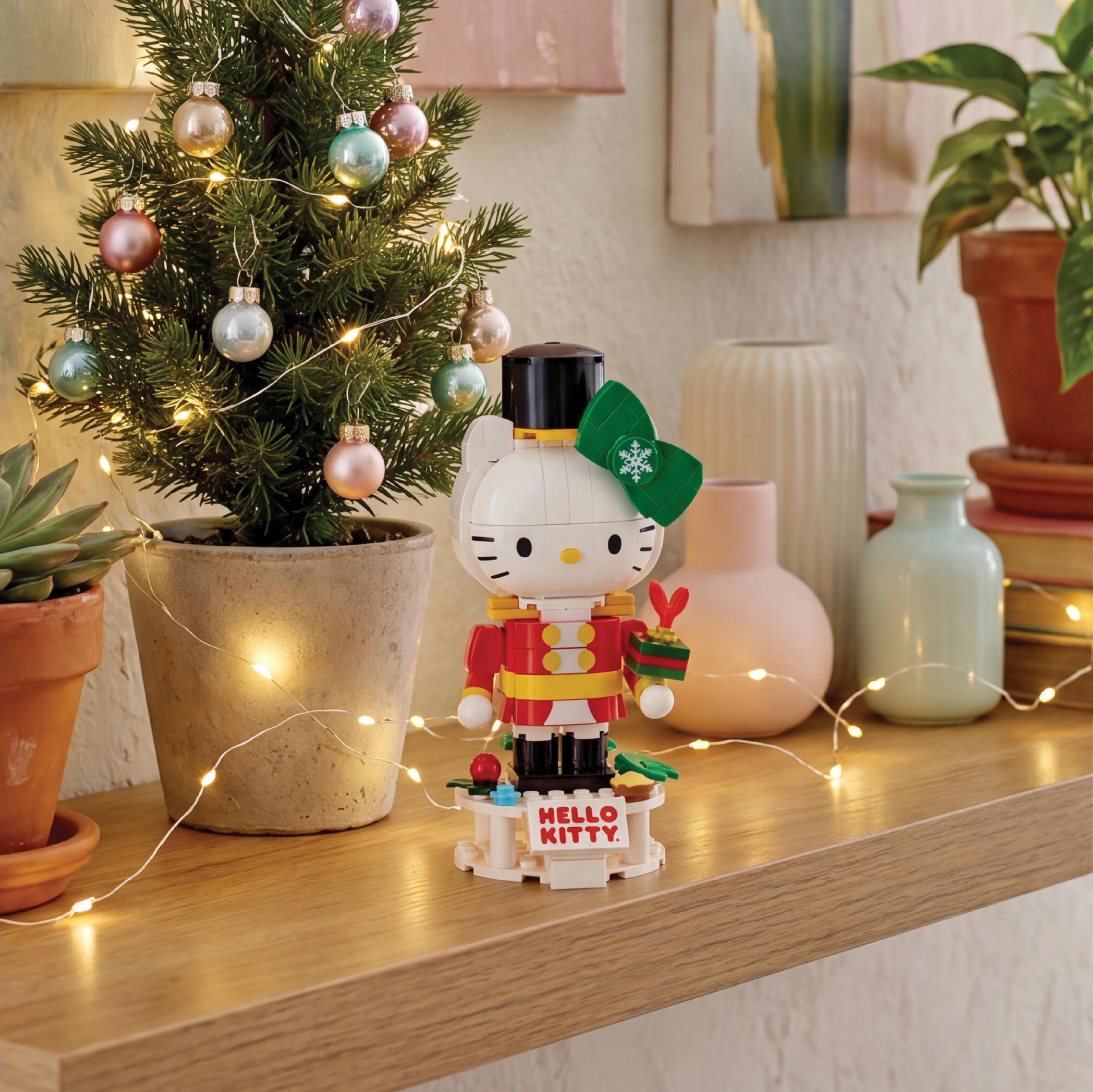 Hello Kitty Nutcracker - Image 3